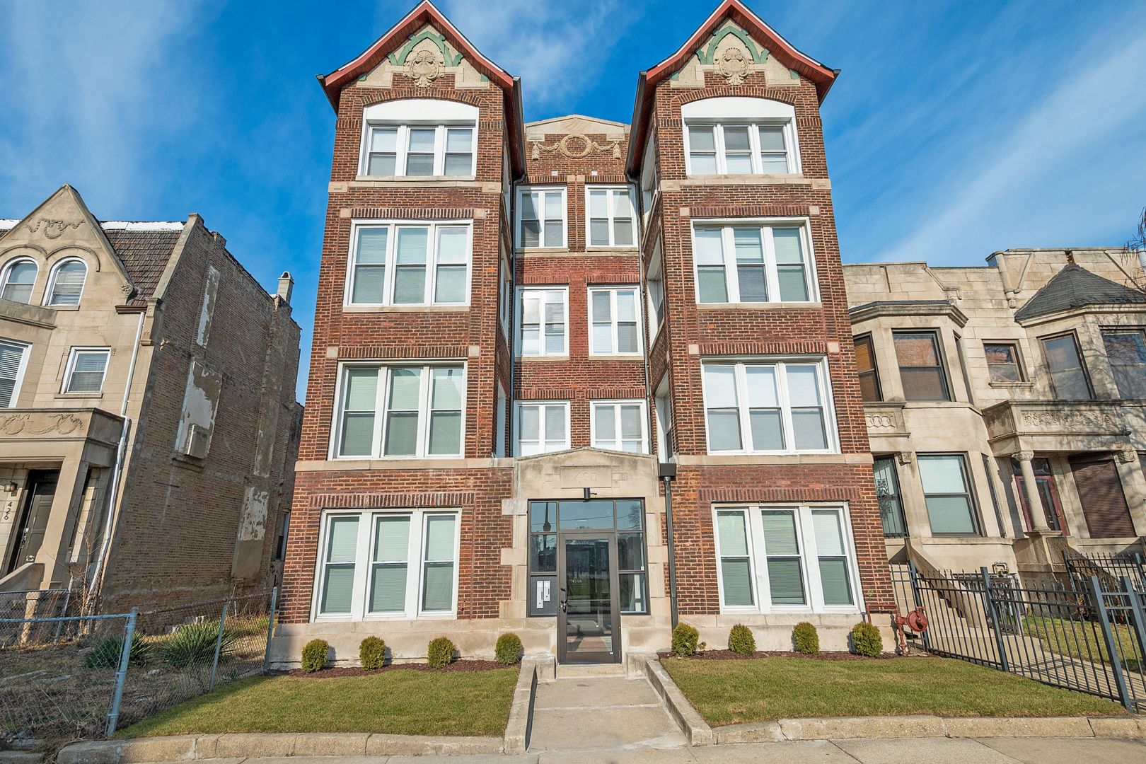 Chicago Apartment: 430 E 44th St