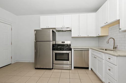 One Bedroom in Chicago Lawn – photo 1