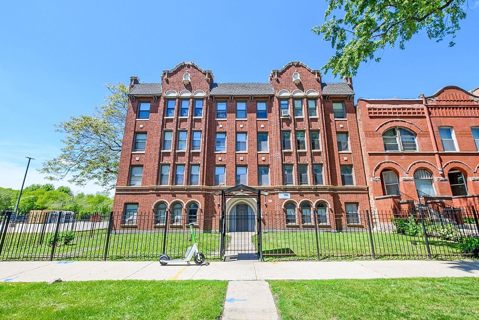 Chicago Apartment: 4344 S Ellis Ave