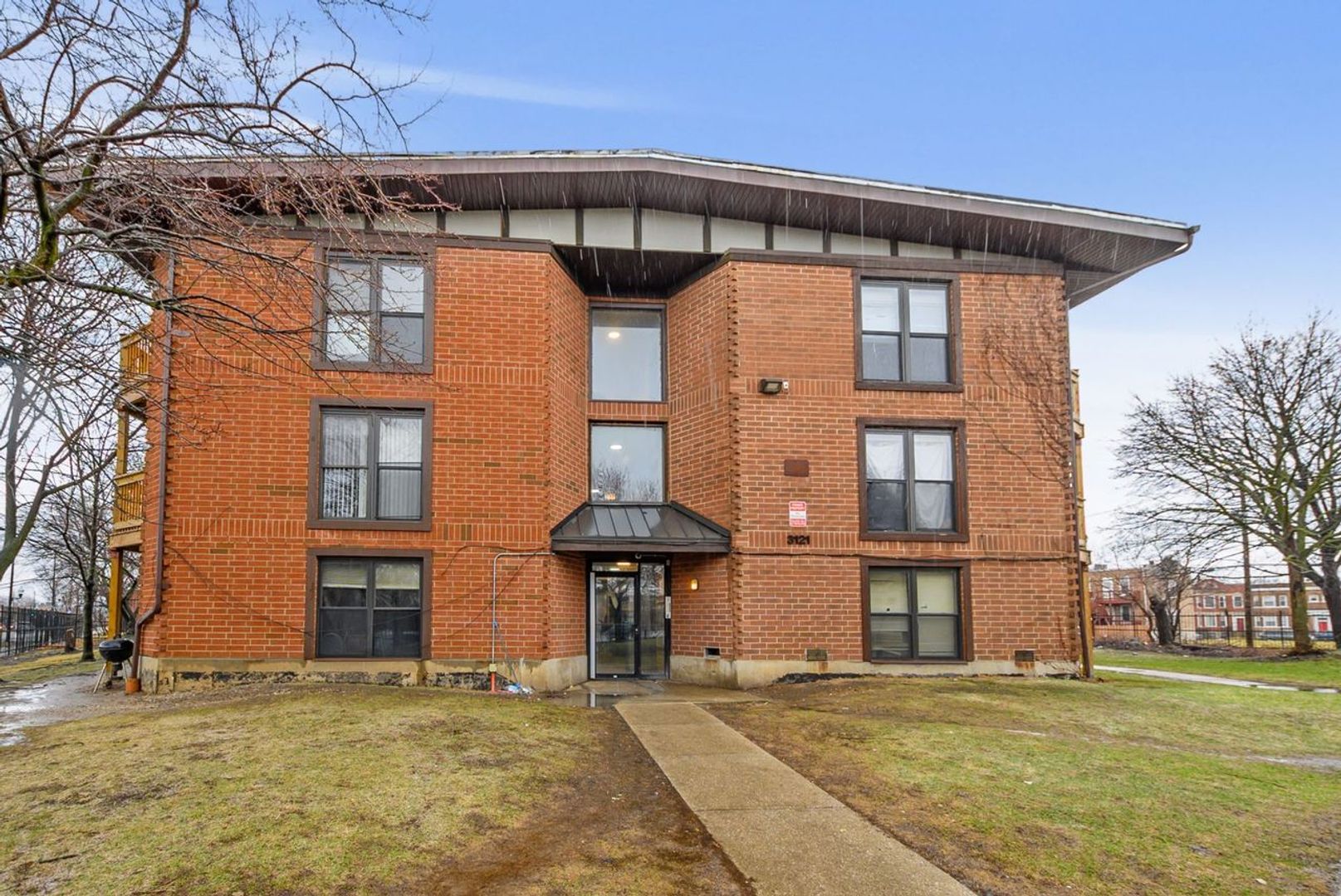 Chicago Apartment: 3121-3153 W. Madison St.