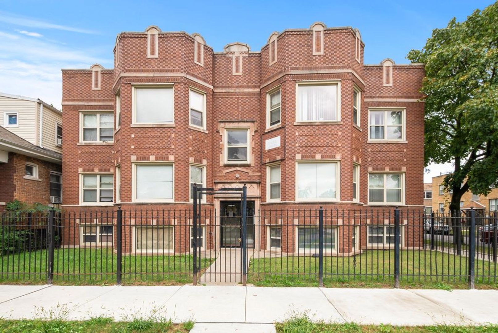 Chicago Apartment: 6102-04 S Sacramento Ave