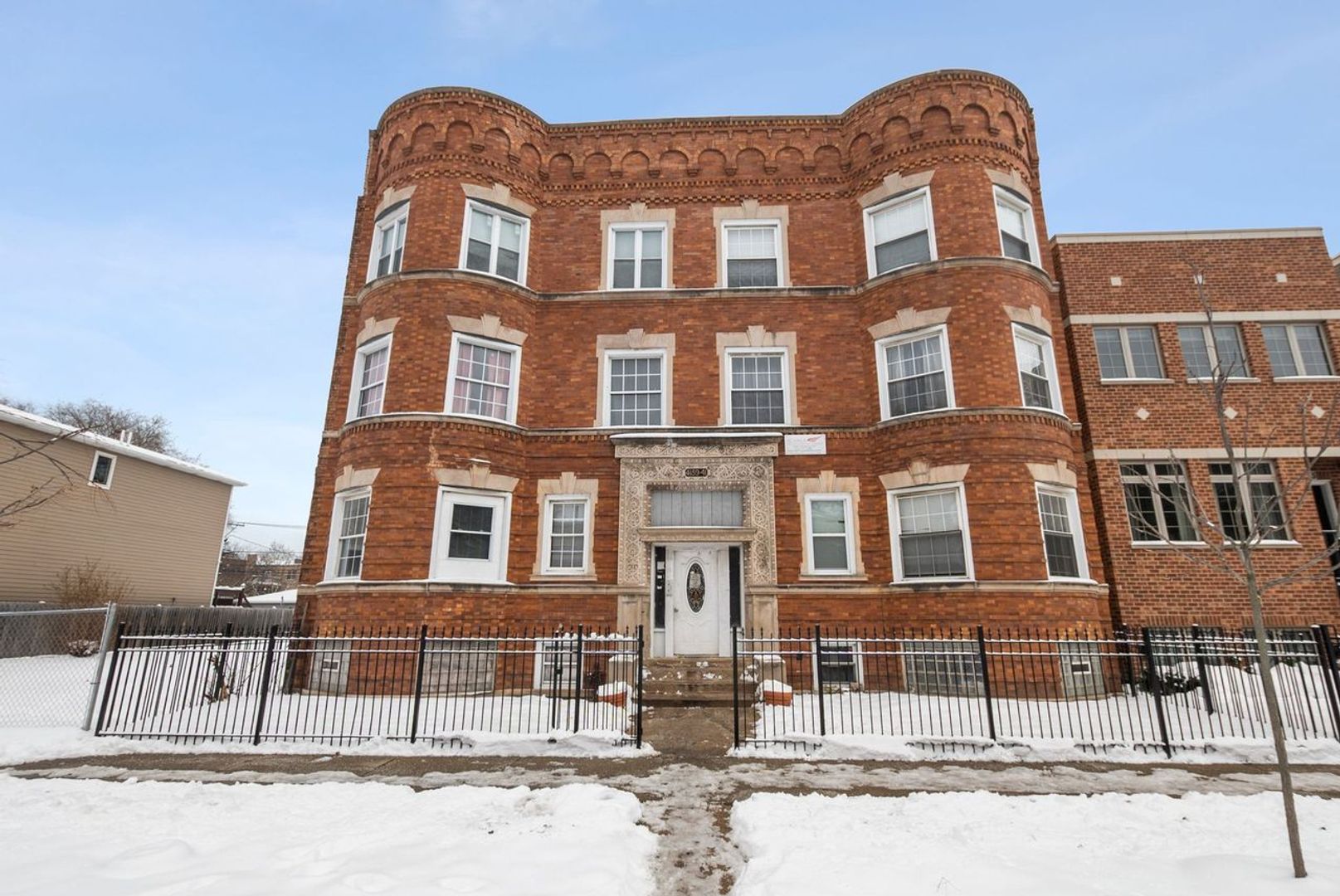 Chicago Apartment: 4139-41 S Indiana