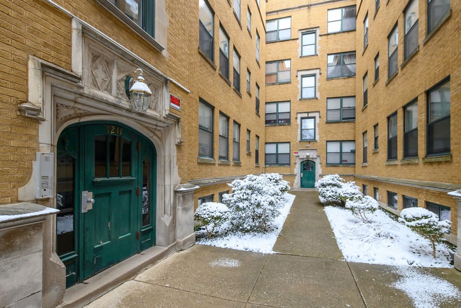 Chicago House: 7211 S Yates