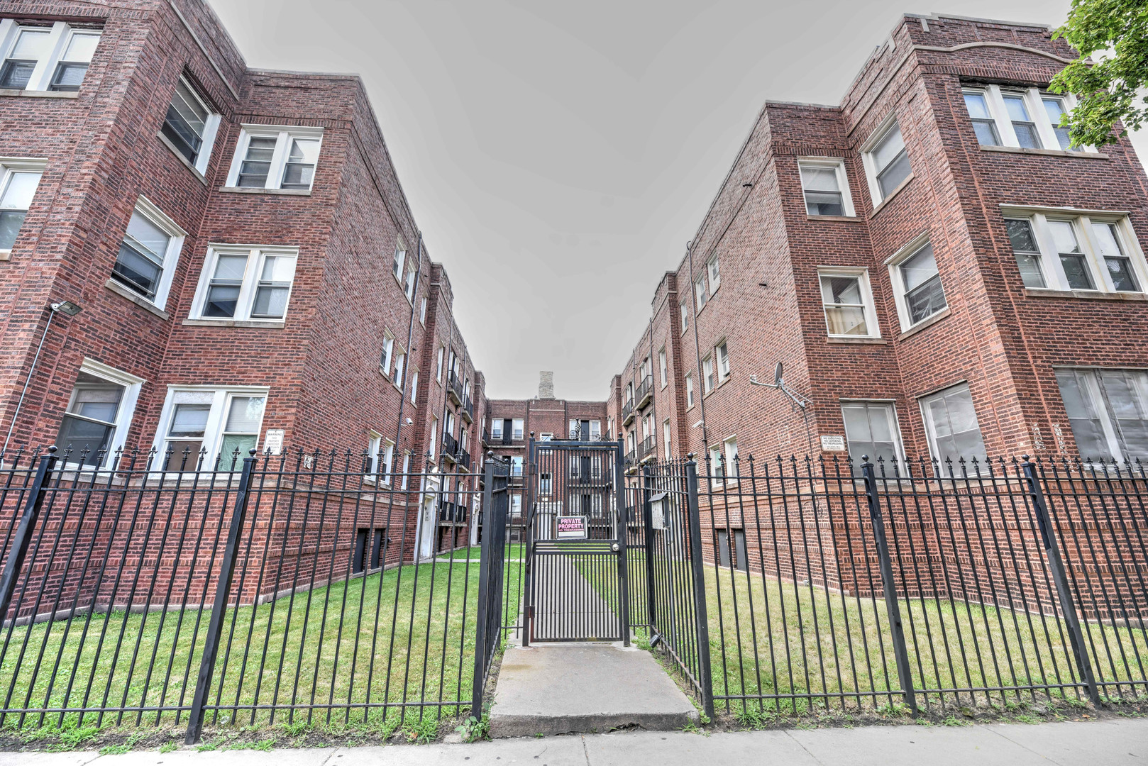 Chicago Apartment: 6100-6108 S Eberhart
