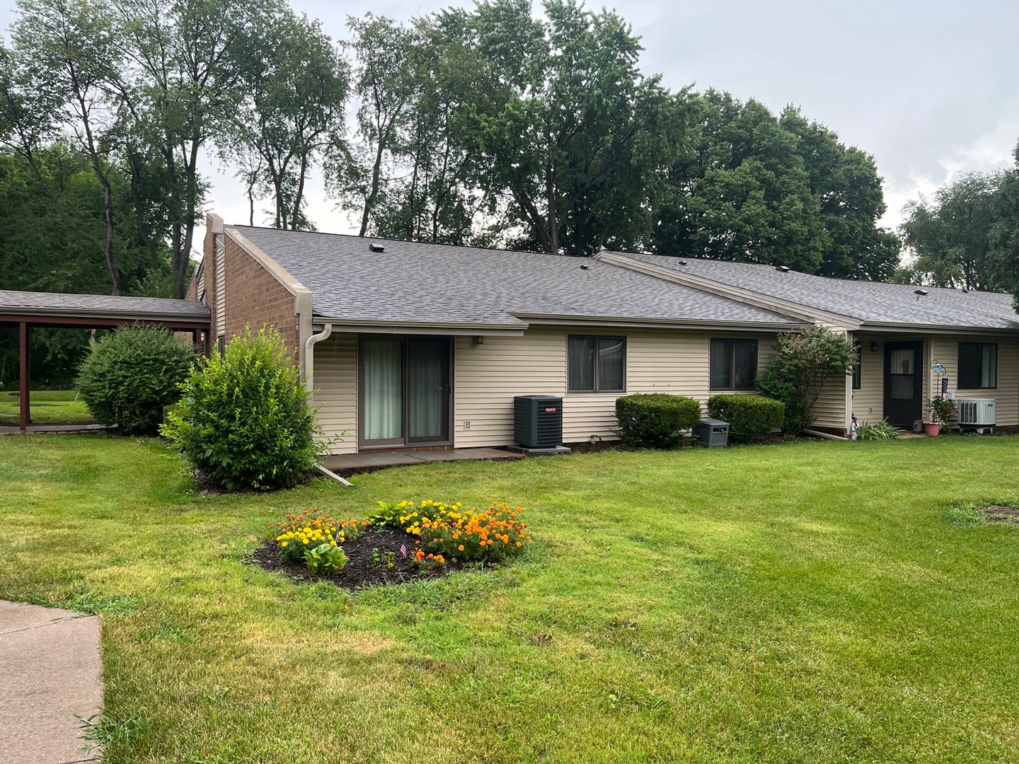 Moline Apartment: 2350-2400 1st Street A Drive