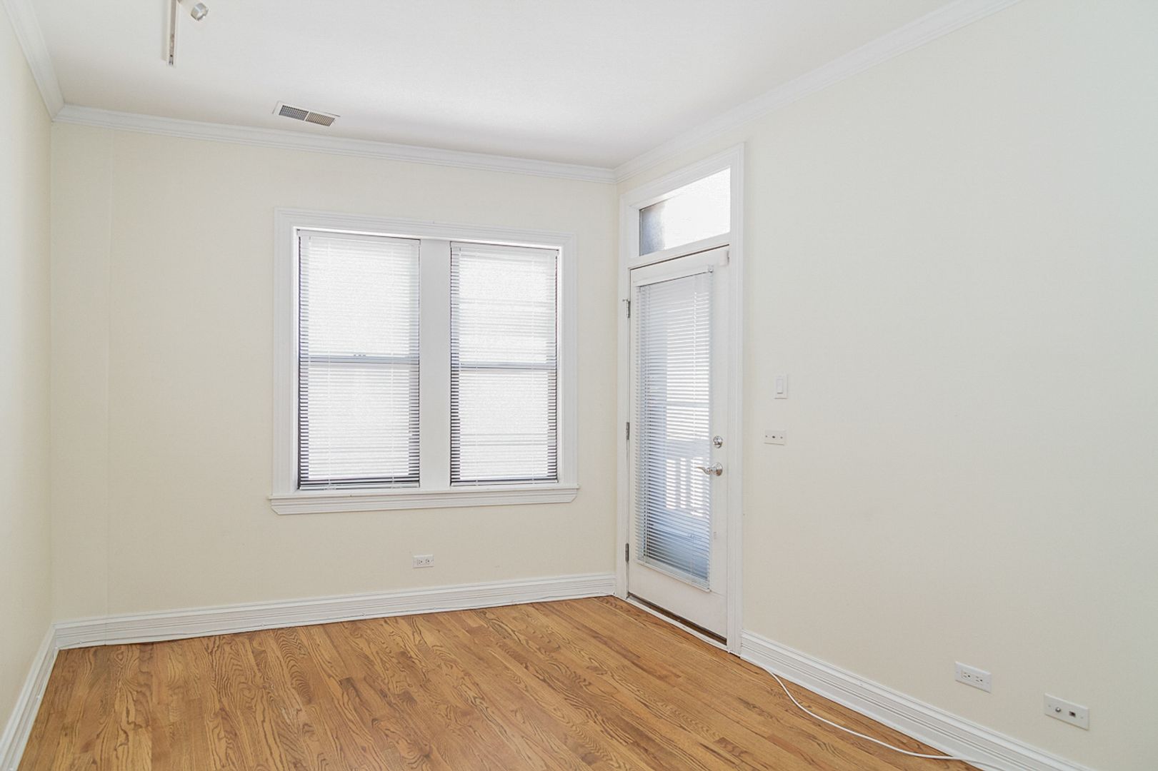 Chicago Apartment: 622 W. Roscoe St.