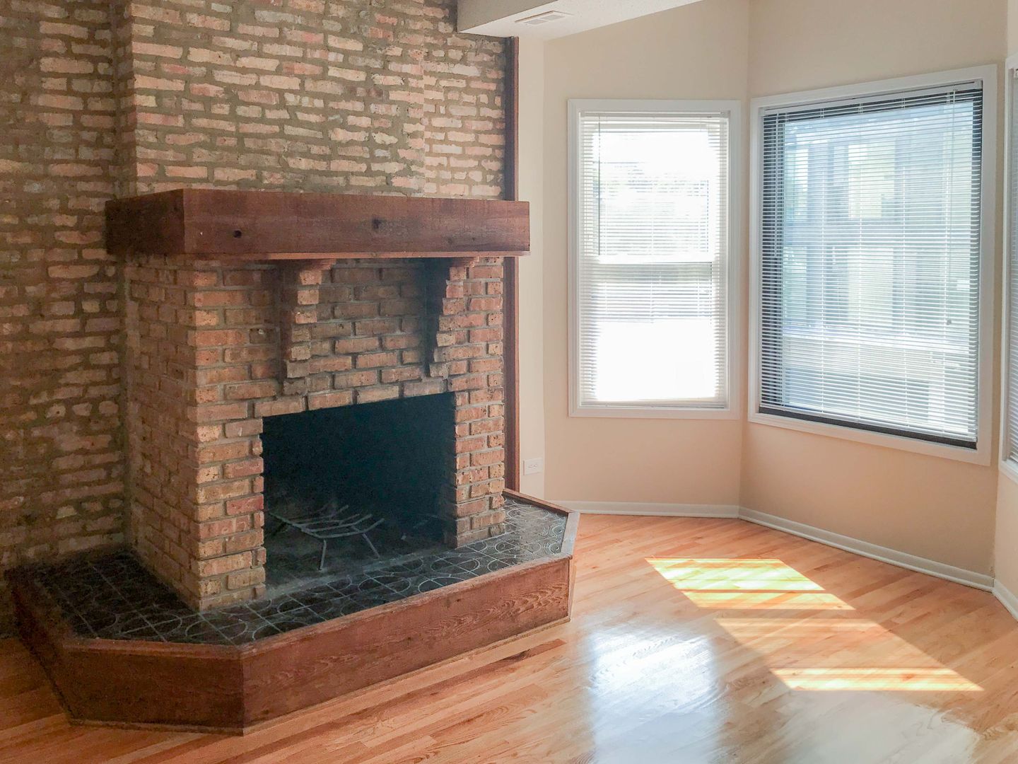 Chicago Apartment: 2519 N. Lincoln Ave.