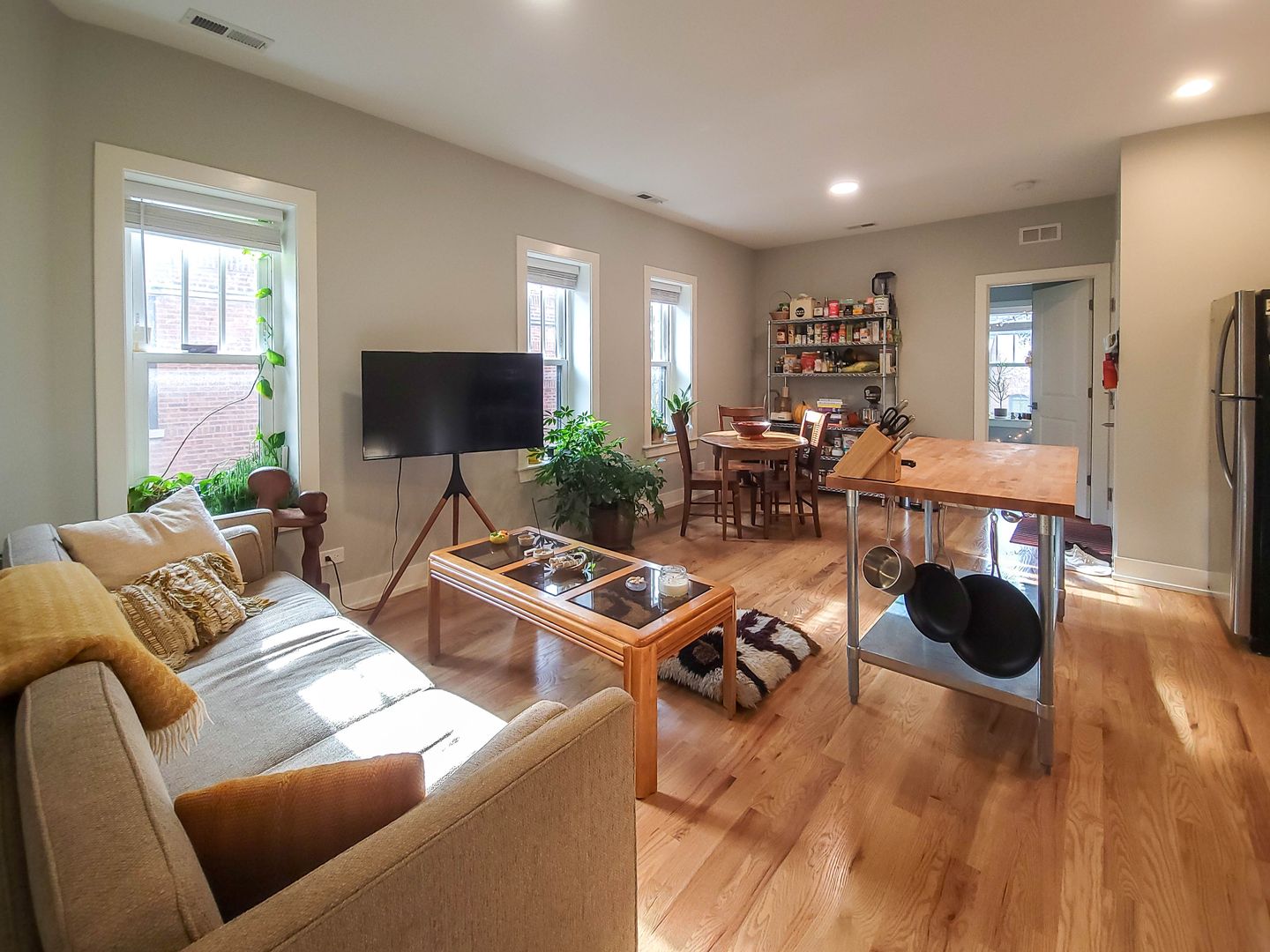 Chicago Apartment: 354 W. Dickens Ave.