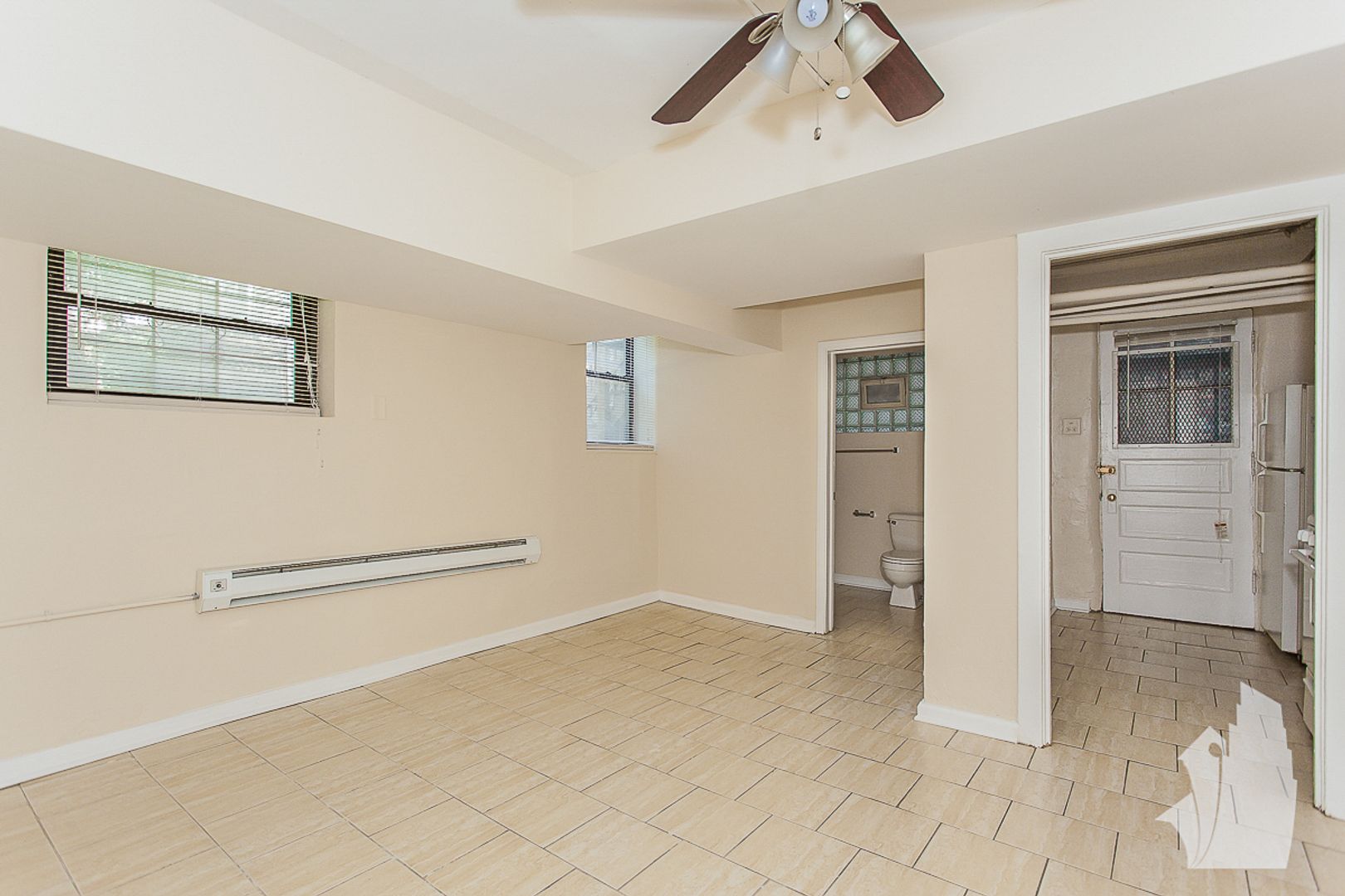 Chicago Apartment: 2876 N. Clark St.