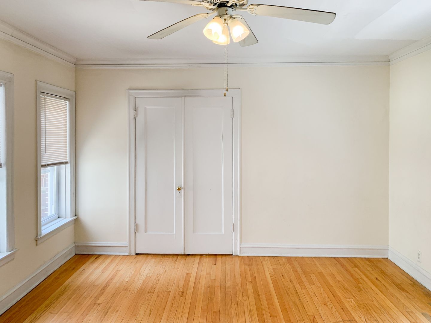 Chicago Apartment: 5208 N. Damen Ave.