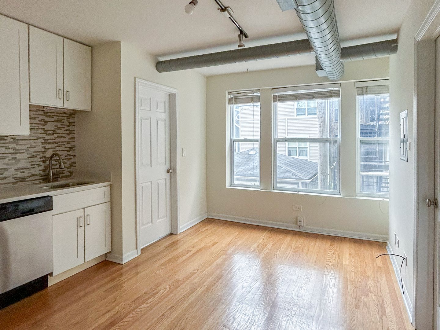 Chicago Apartment: 2520 W. Leland Ave.