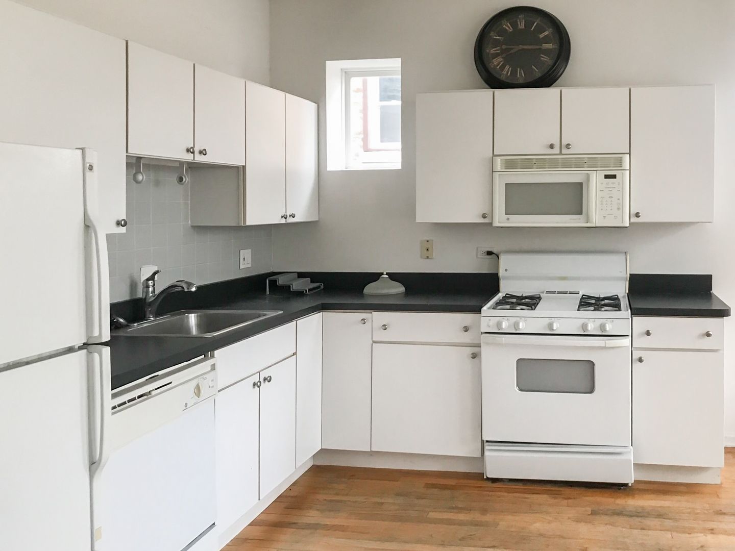 Chicago Apartment: 1022 N. Damen Ave.