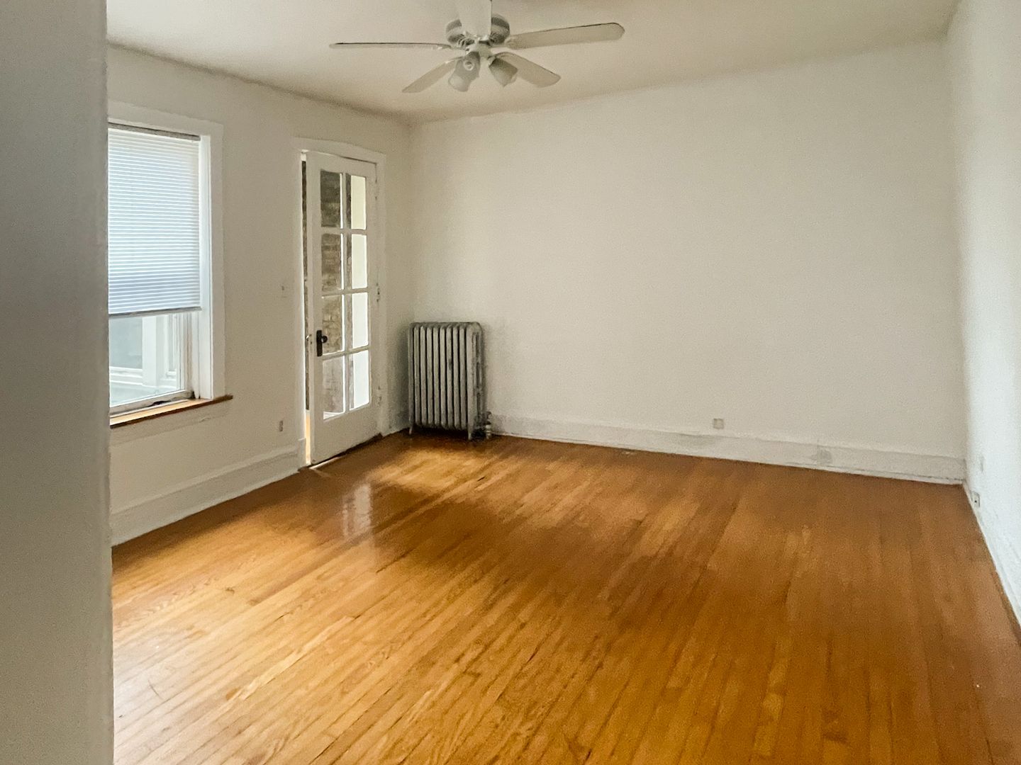 Chicago Apartment: 5055 N. Damen Ave.