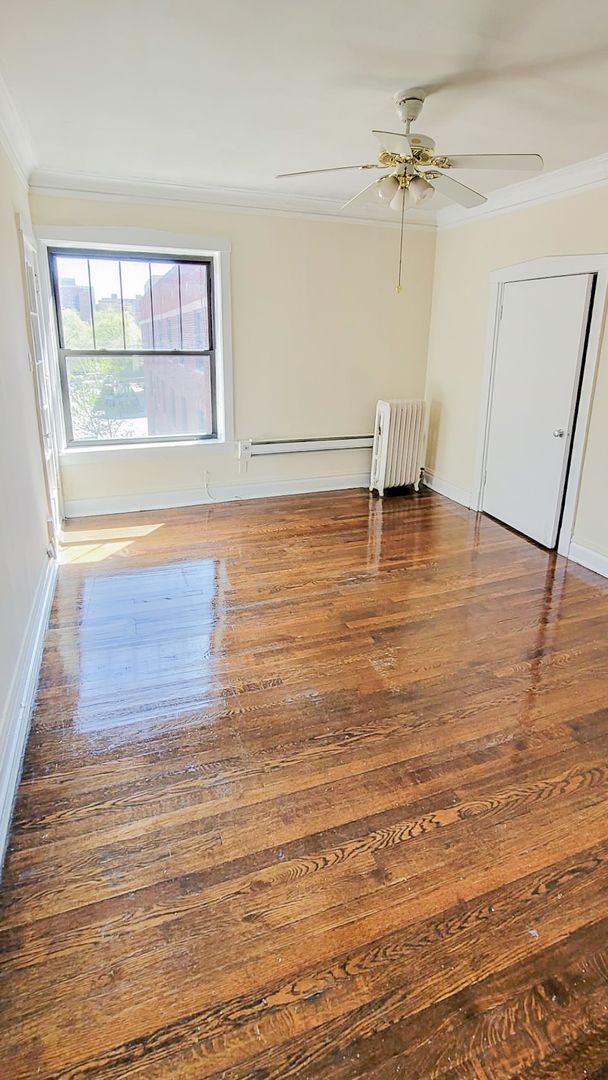 Chicago Apartment: 2876 N. Clark St.