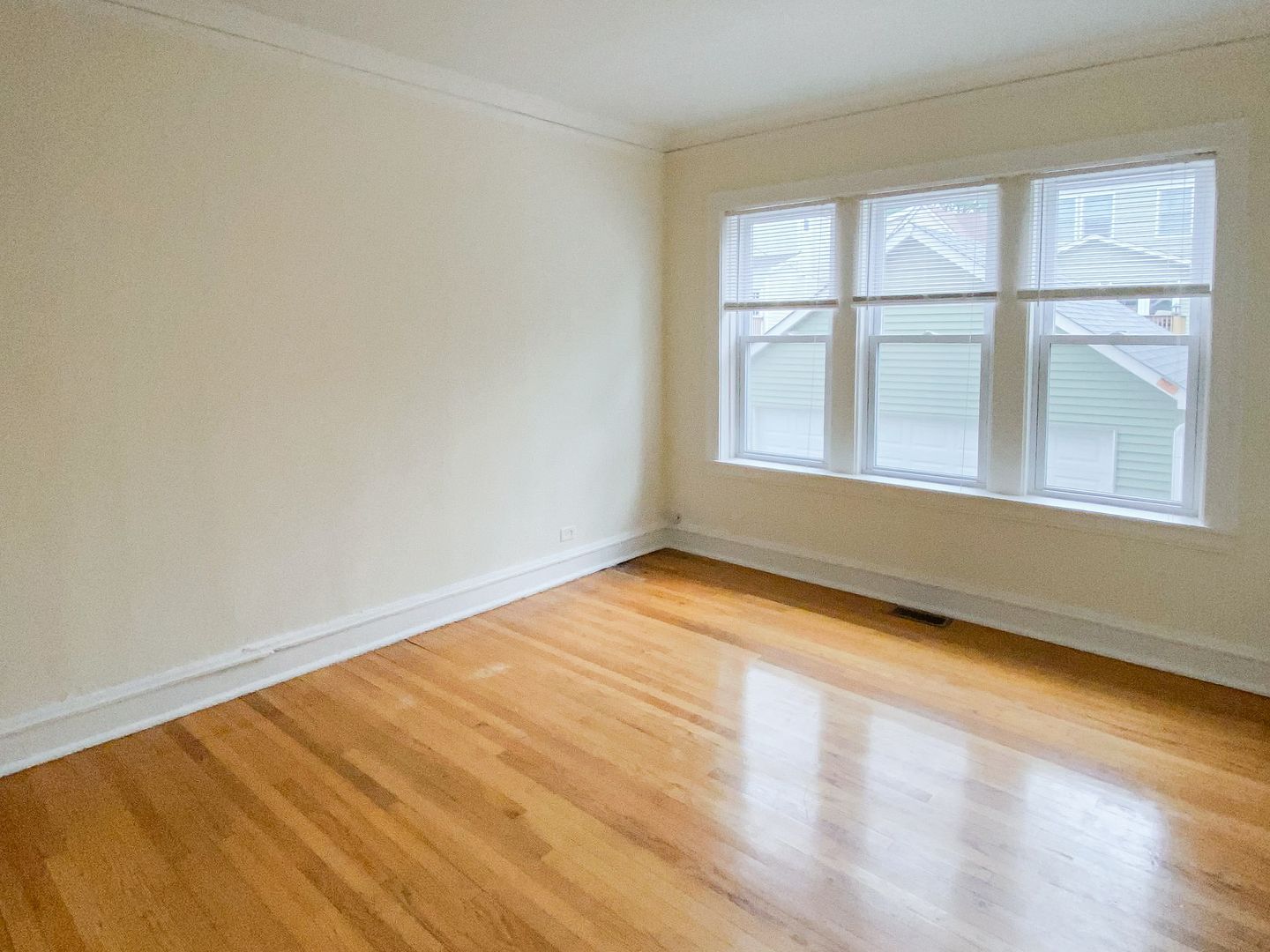 Chicago Apartment: 2200 W. Foster Ave.