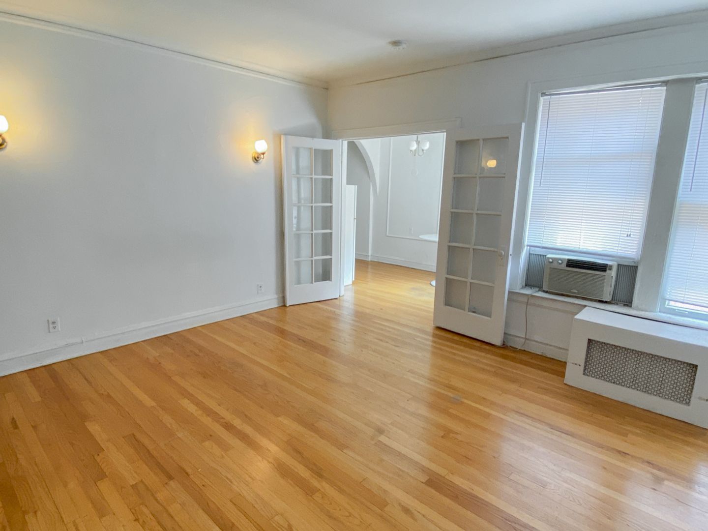 Chicago Apartment: 428 W. Surf St.