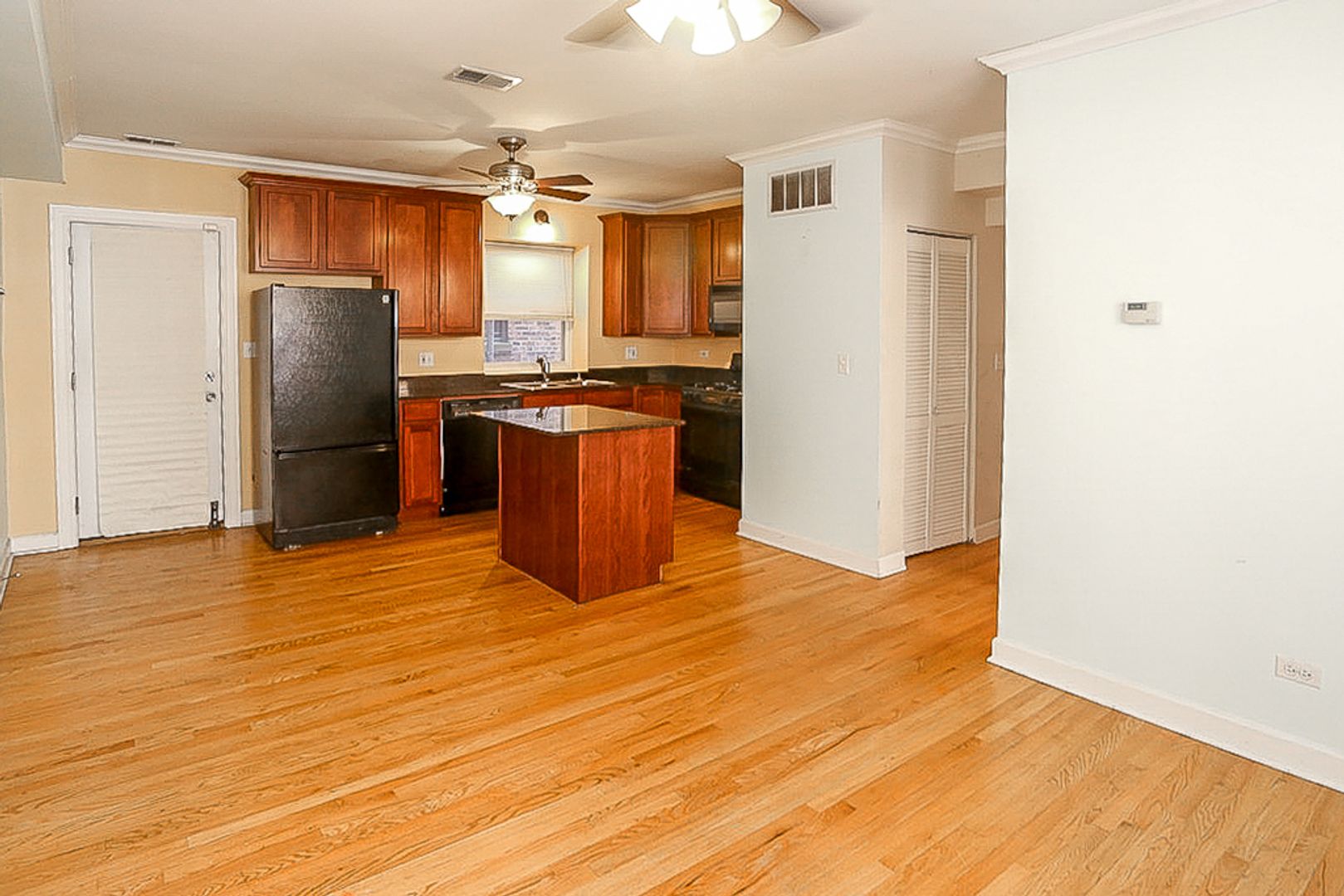 Chicago Apartment: 628 W. Roscoe St.