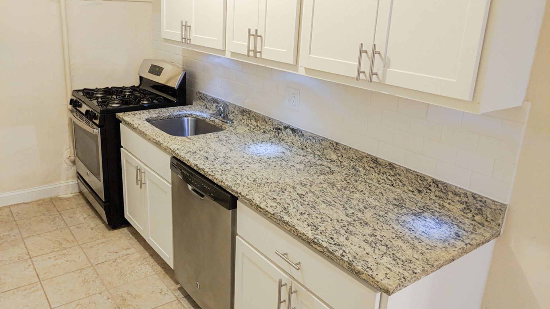 Chicago Apartment: 512 W. Cornelia Ave.