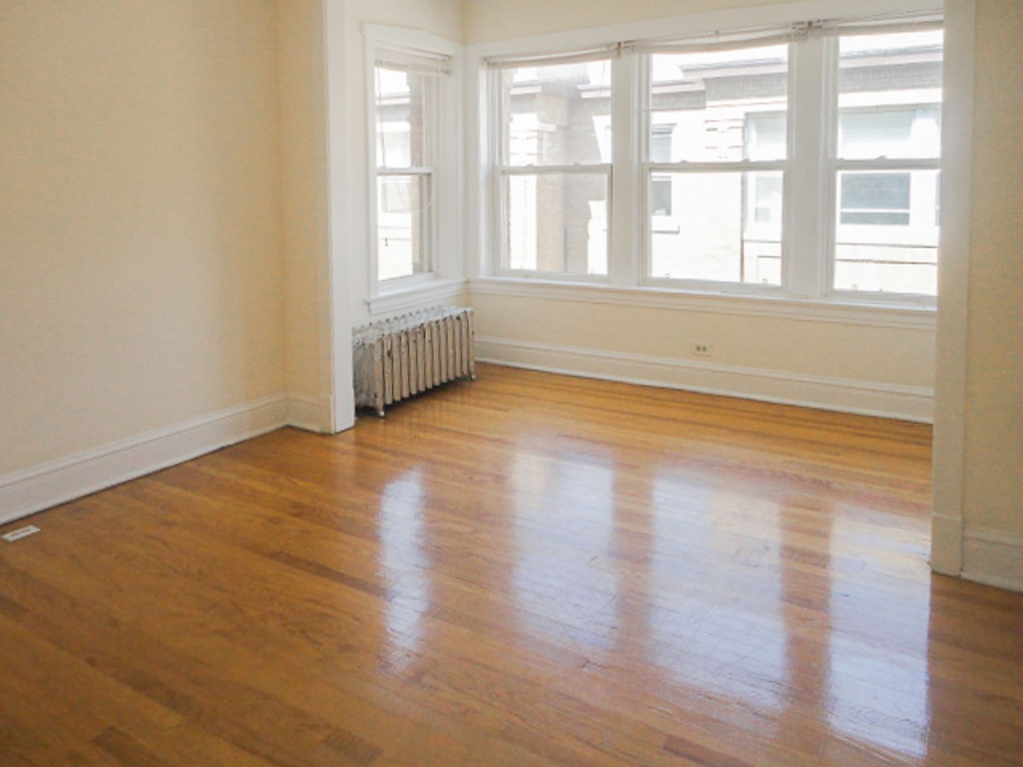 Chicago Apartment: 5045 N. Damen Ave.