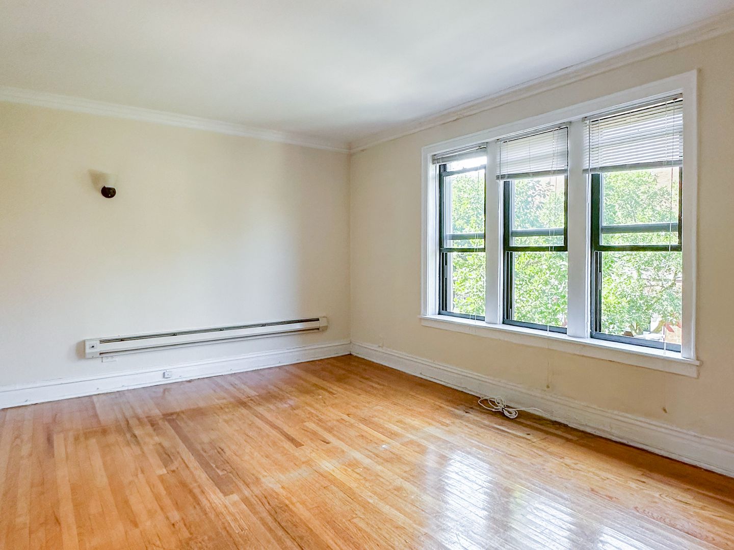 Chicago Apartment: 617 Melrose St.