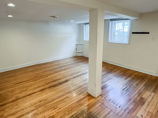 Large Lakeview Garden 1-Bed w/ Dishwasher – photo 1