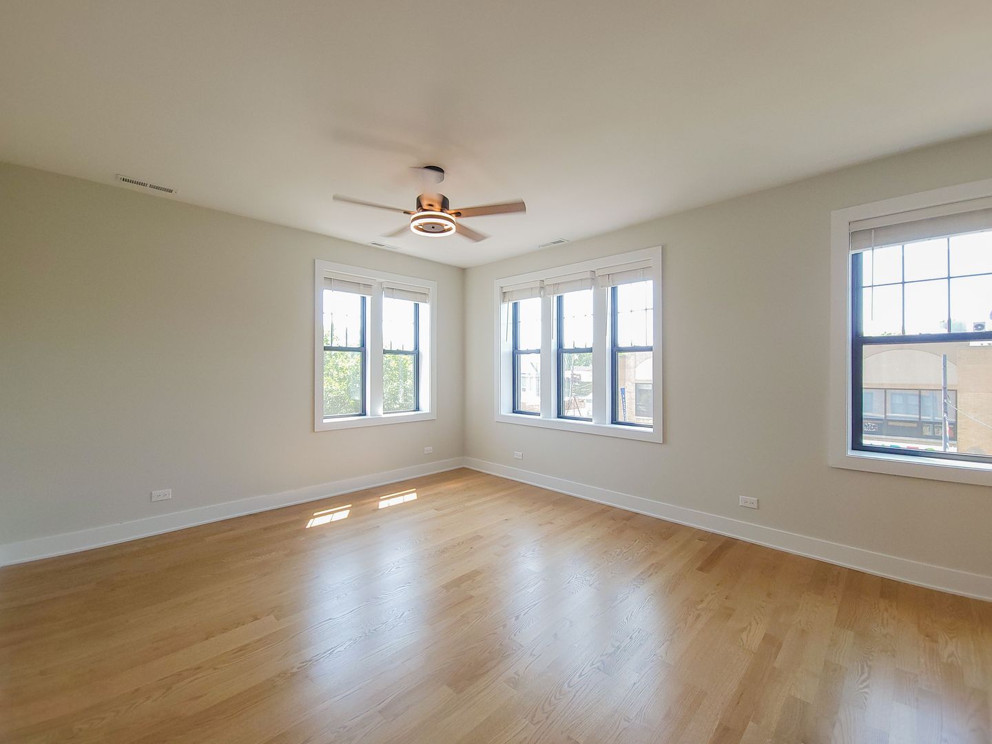 Chicago Apartment: 2020 W. Montrose Ave.