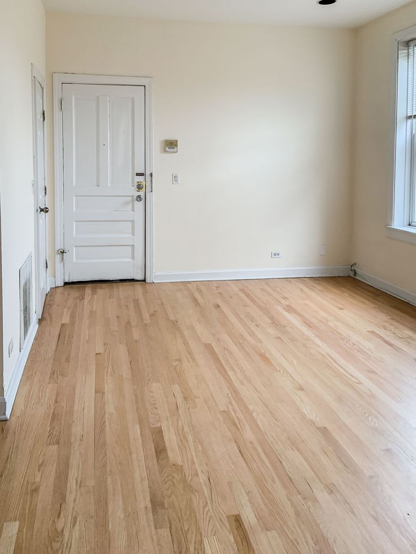 Chicago Apartment: 2318 N. Southport Ave.