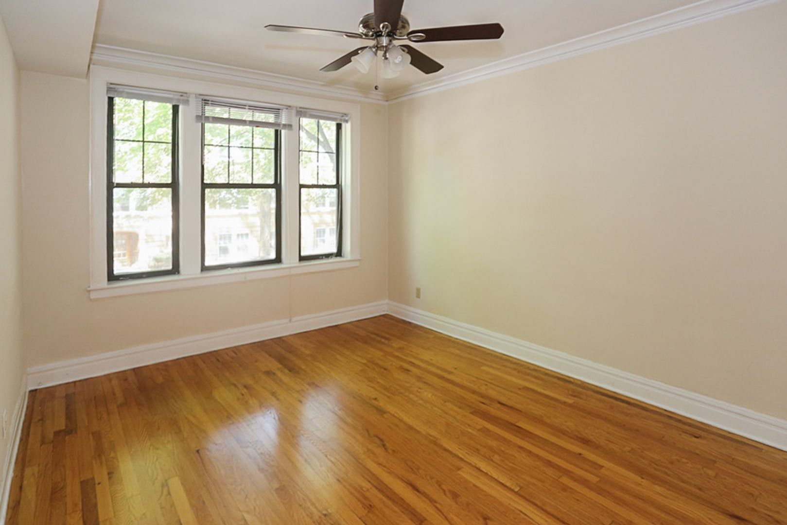 Chicago Apartment: 1941 W. Winnemac Ave.