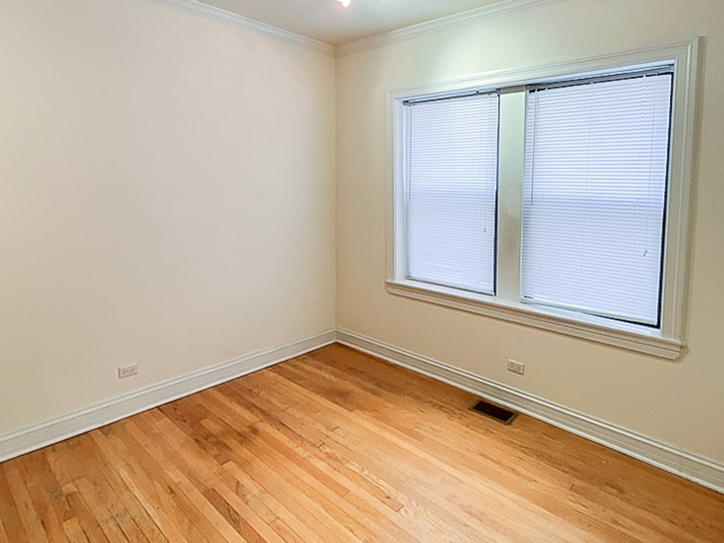 Chicago Apartment: 622 W. Roscoe St.