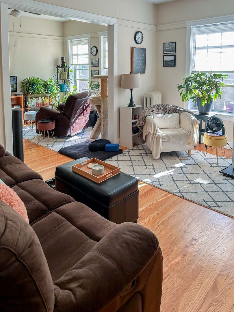 Chicago Apartment: 1916 W. Winona St.