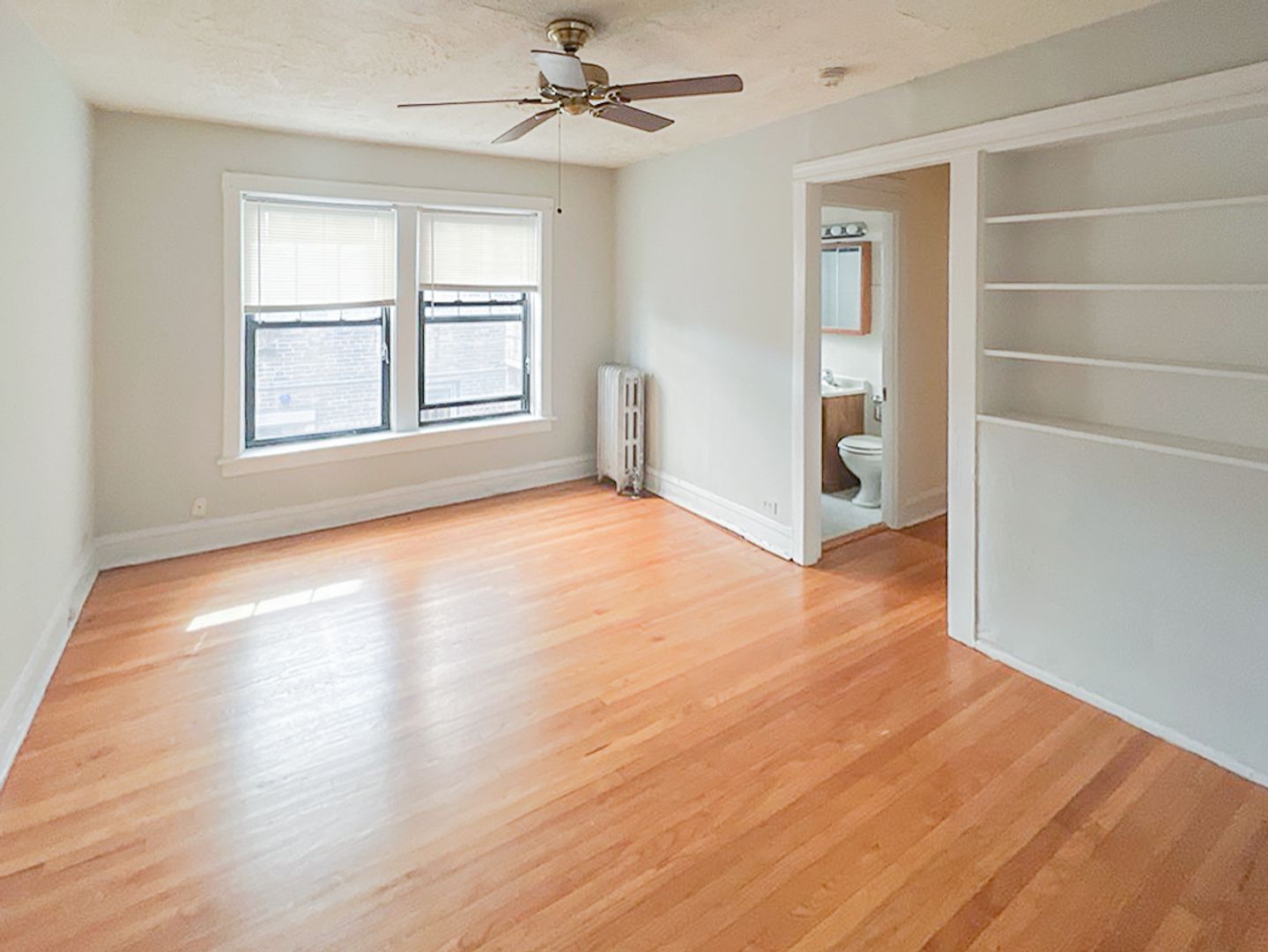 Chicago Apartment: 512 W. Cornelia Ave.