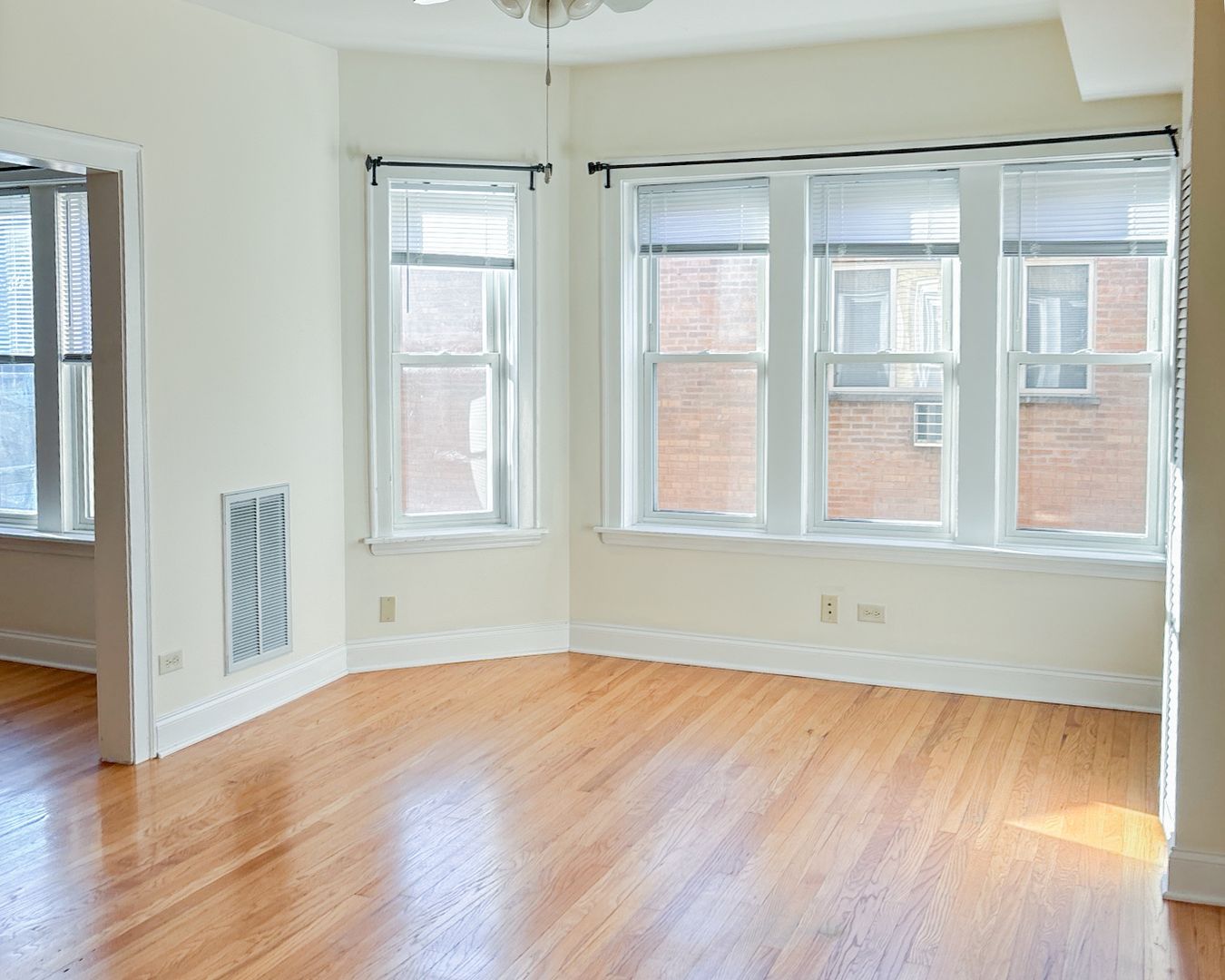 Chicago Apartment: 4808 N. Paulina St.