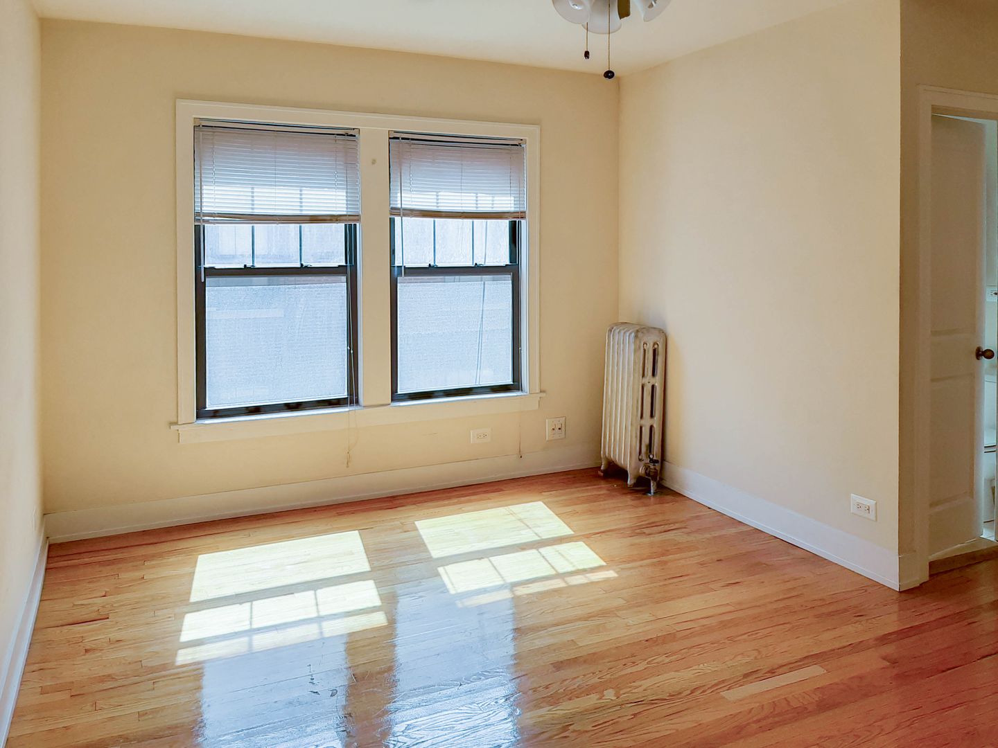 Chicago Apartment: 512 W. Cornelia Ave.