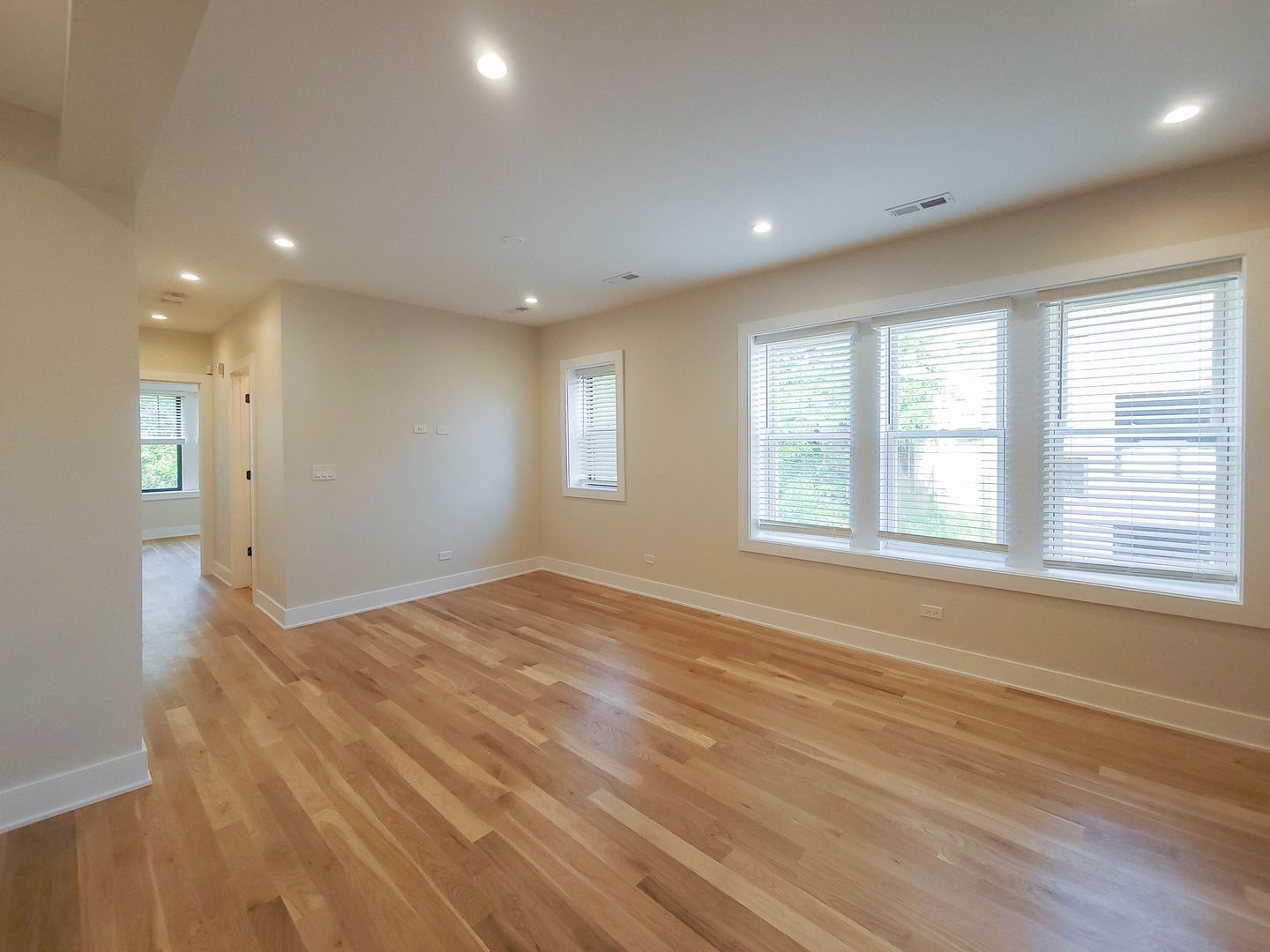 Chicago Apartment: 2015 W. Ainslie St.