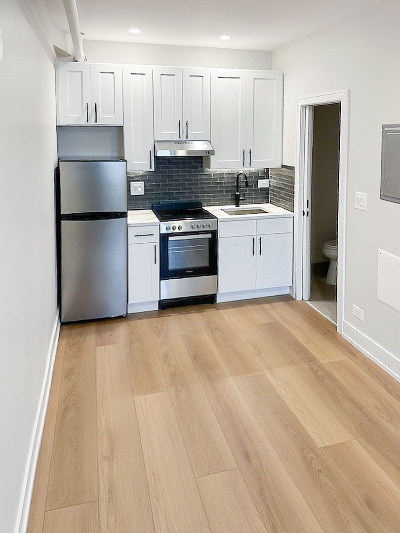 Chicago Apartment: 5158 N. Leavitt St.