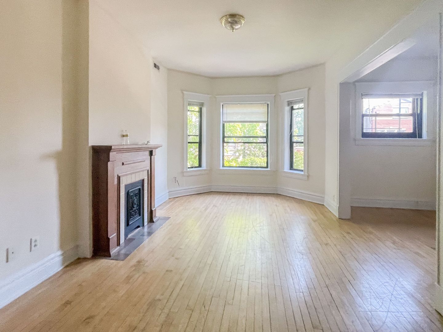 Chicago Apartment: 849 W. Lill Ave.