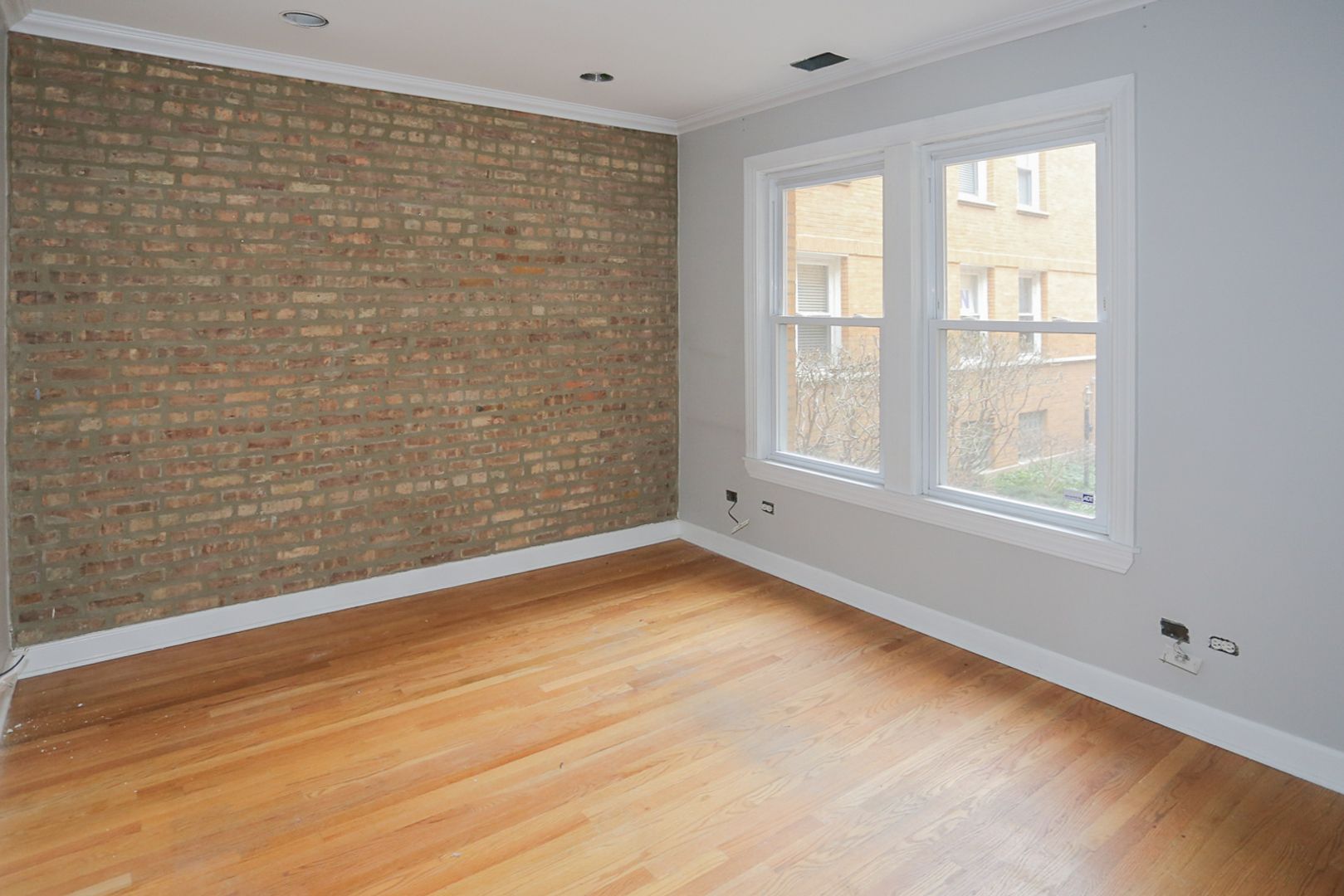 Chicago Apartment: 628 W. Roscoe St.