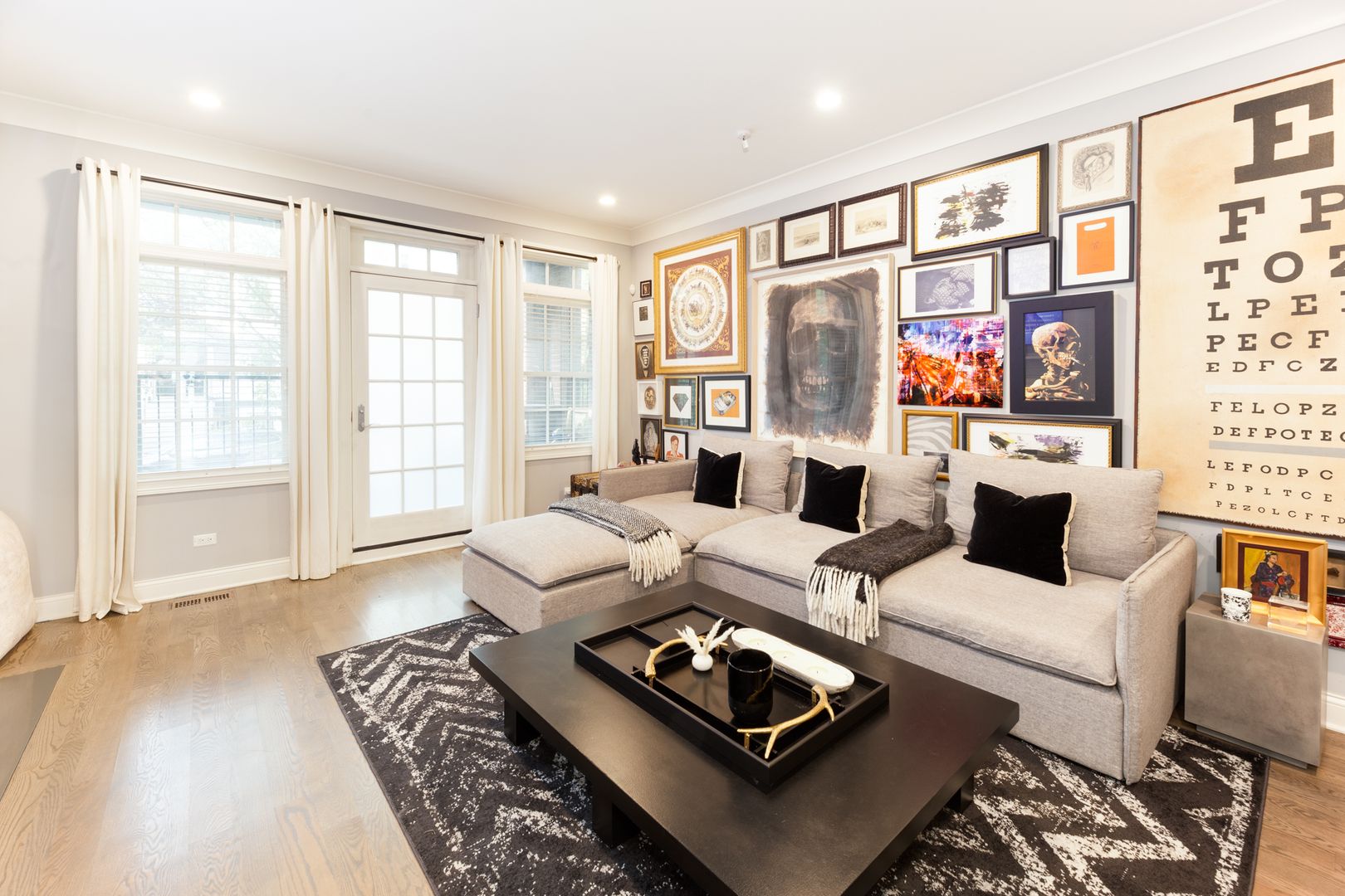 Chicago Apartment: 1241 W. Oakdale Ave.