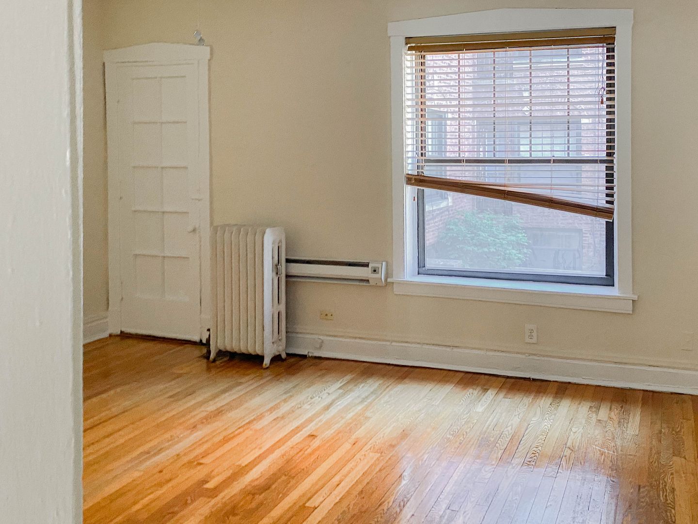 Chicago Apartment: 2876 N. Clark St.