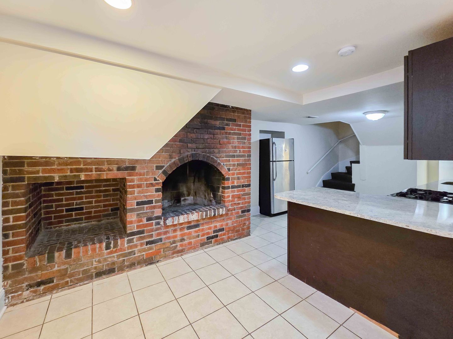 Chicago Apartment: 871 W. Lill Ave.