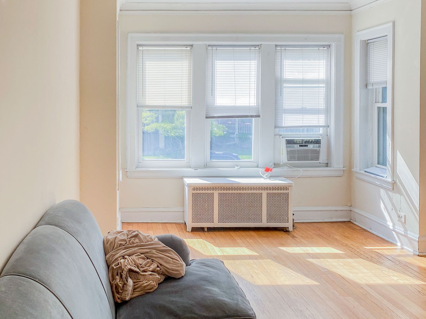 Chicago Apartment: 4857 N. Paulina St.