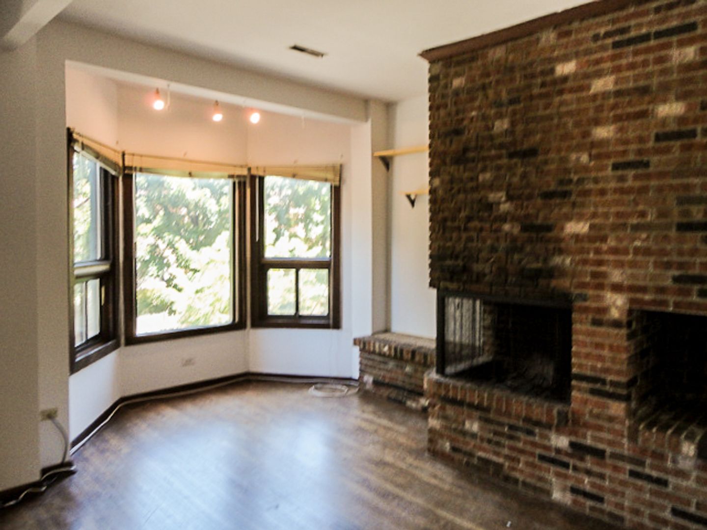 Chicago Apartment: 871 W. Lill Ave.