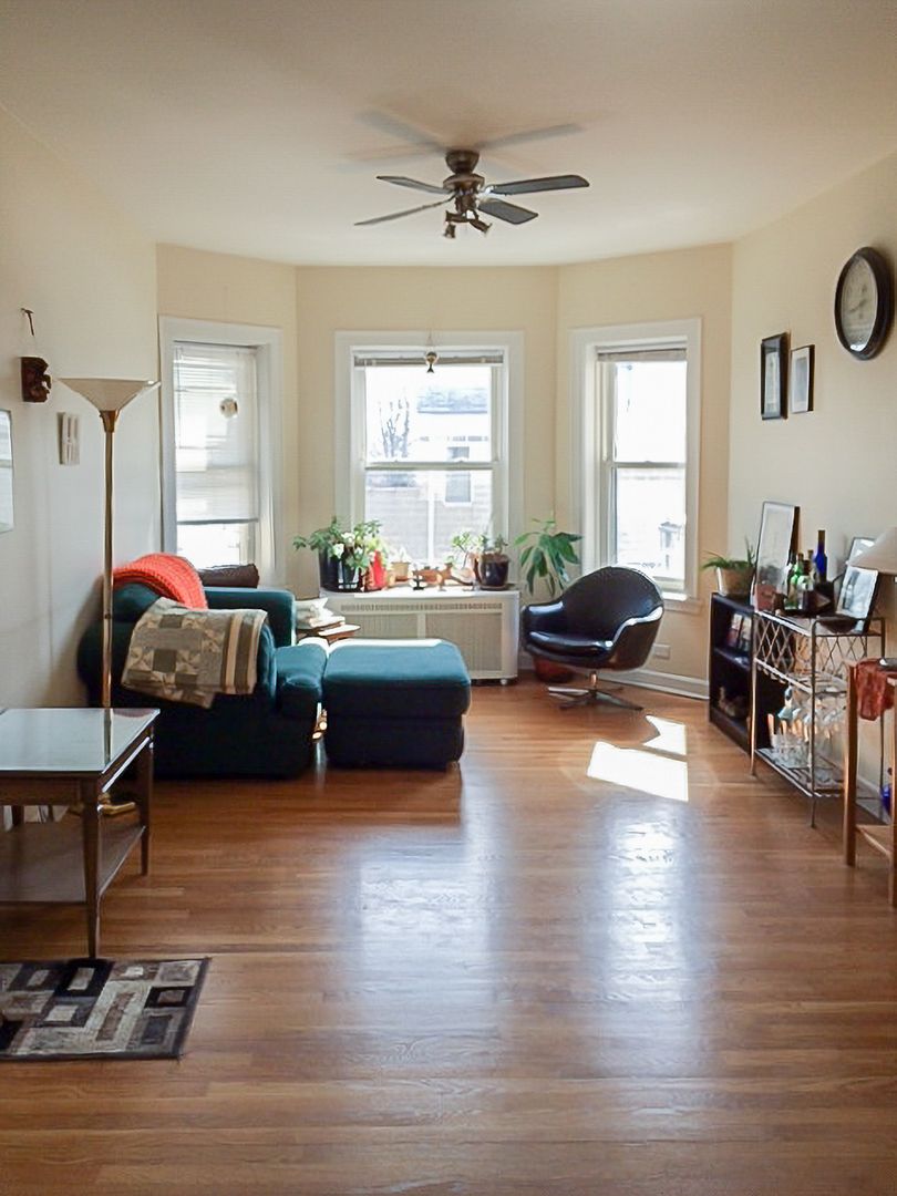 Chicago Apartment: 4857 N. Paulina St.