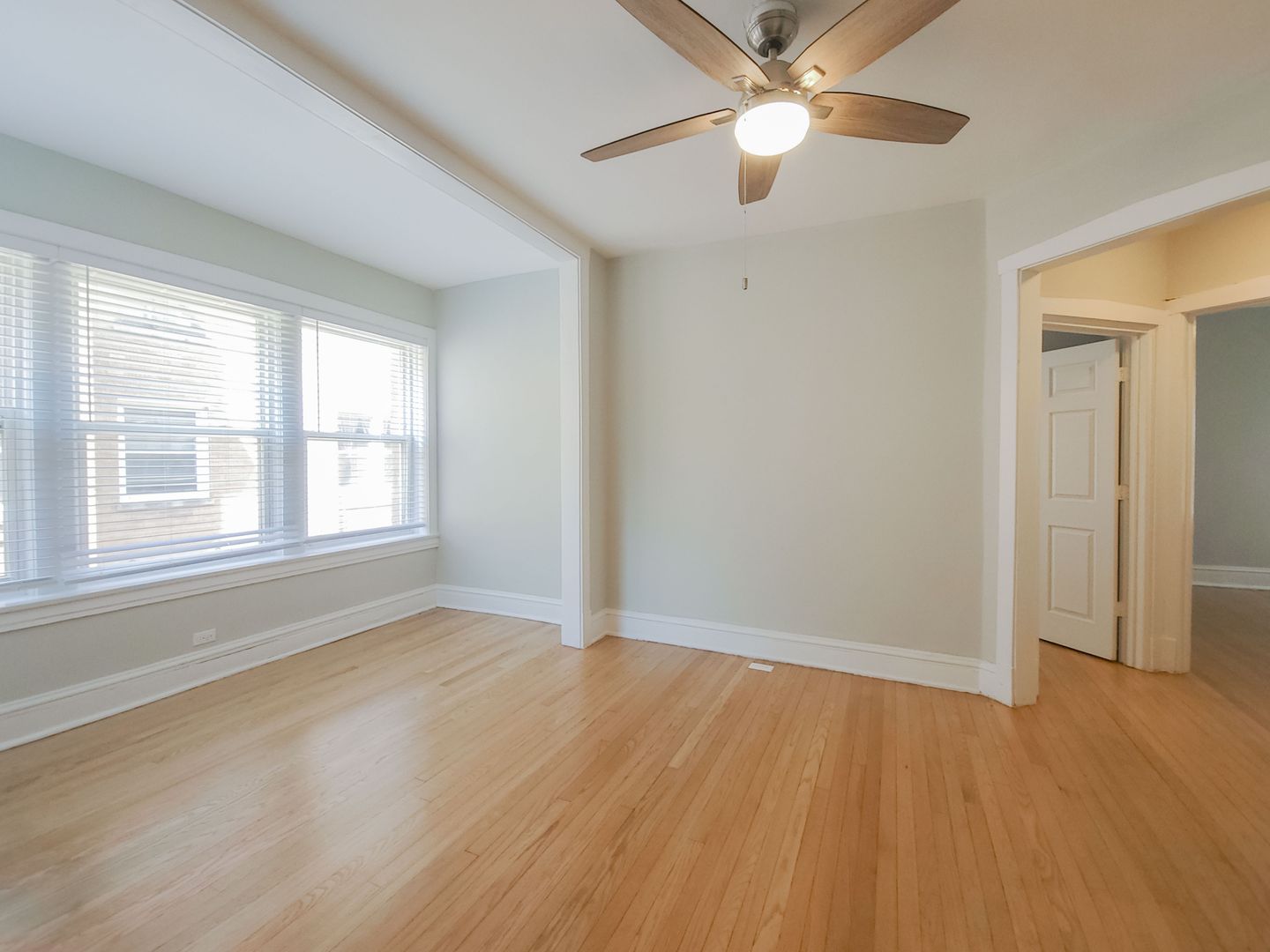 Chicago Apartment: 5055 N. Damen Ave.