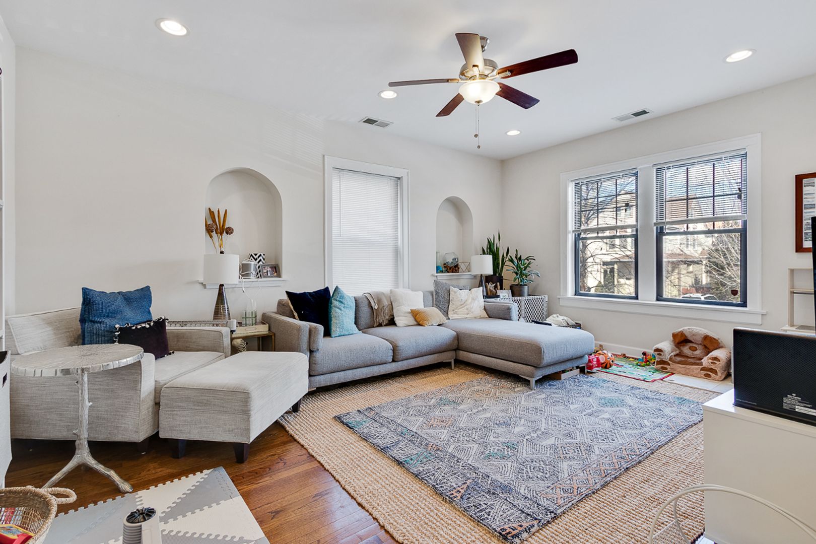 Chicago Apartment: 4651 N. Wolcott Ave.