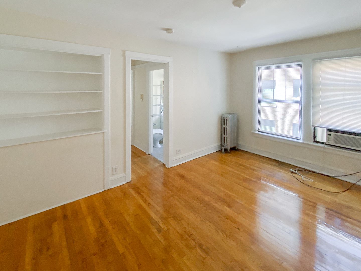 Chicago Apartment: 512 W. Cornelia Ave.