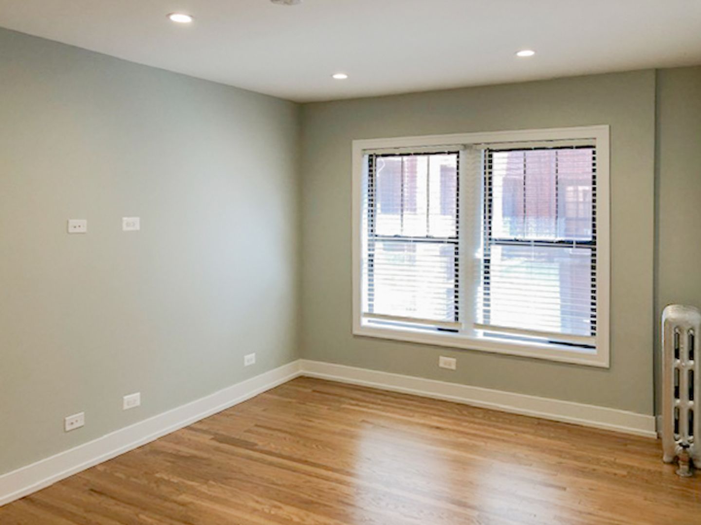 Chicago Apartment: 512 W. Cornelia Ave.