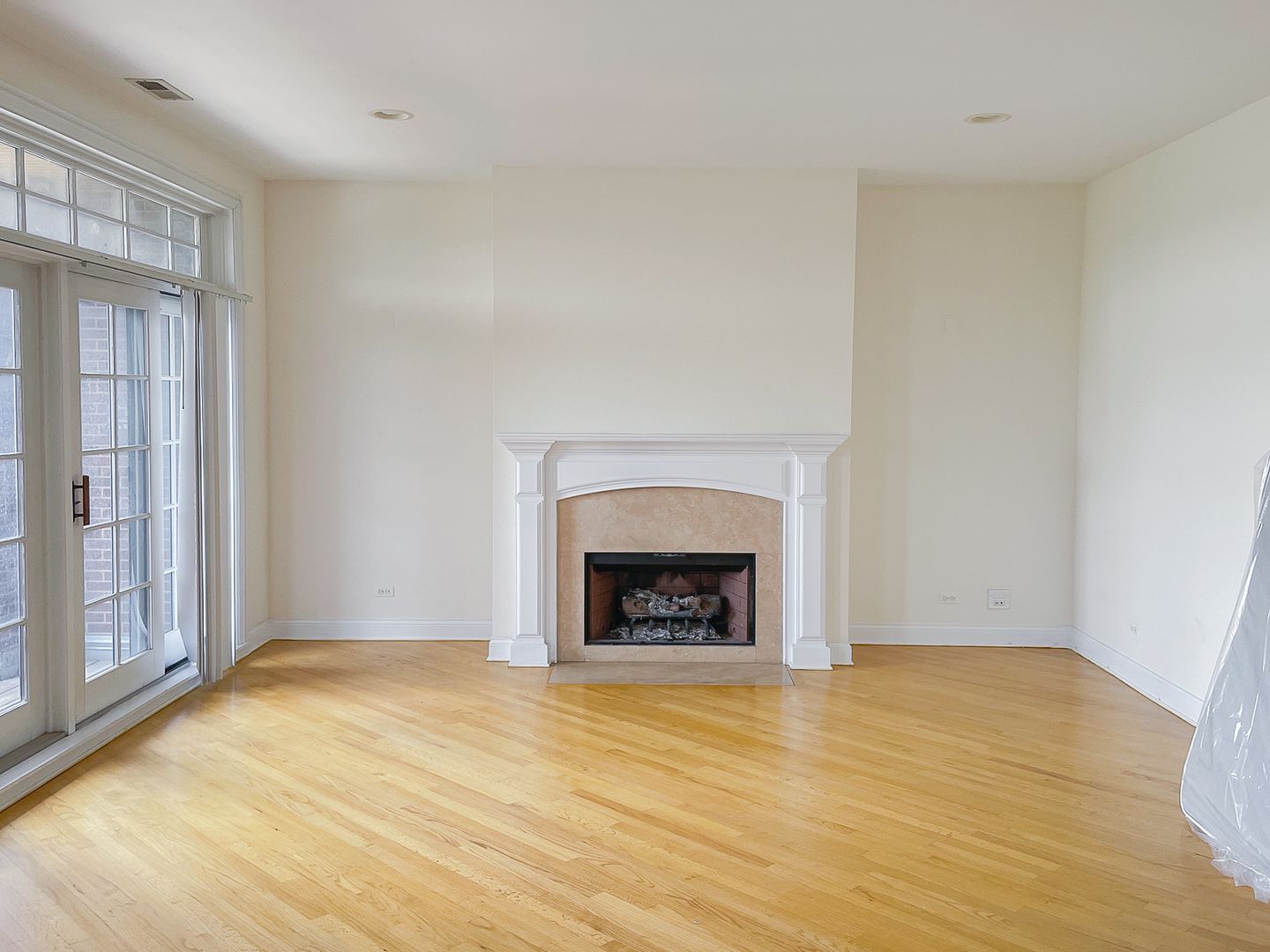 Chicago Apartment: 2927 N. Southport Ave.