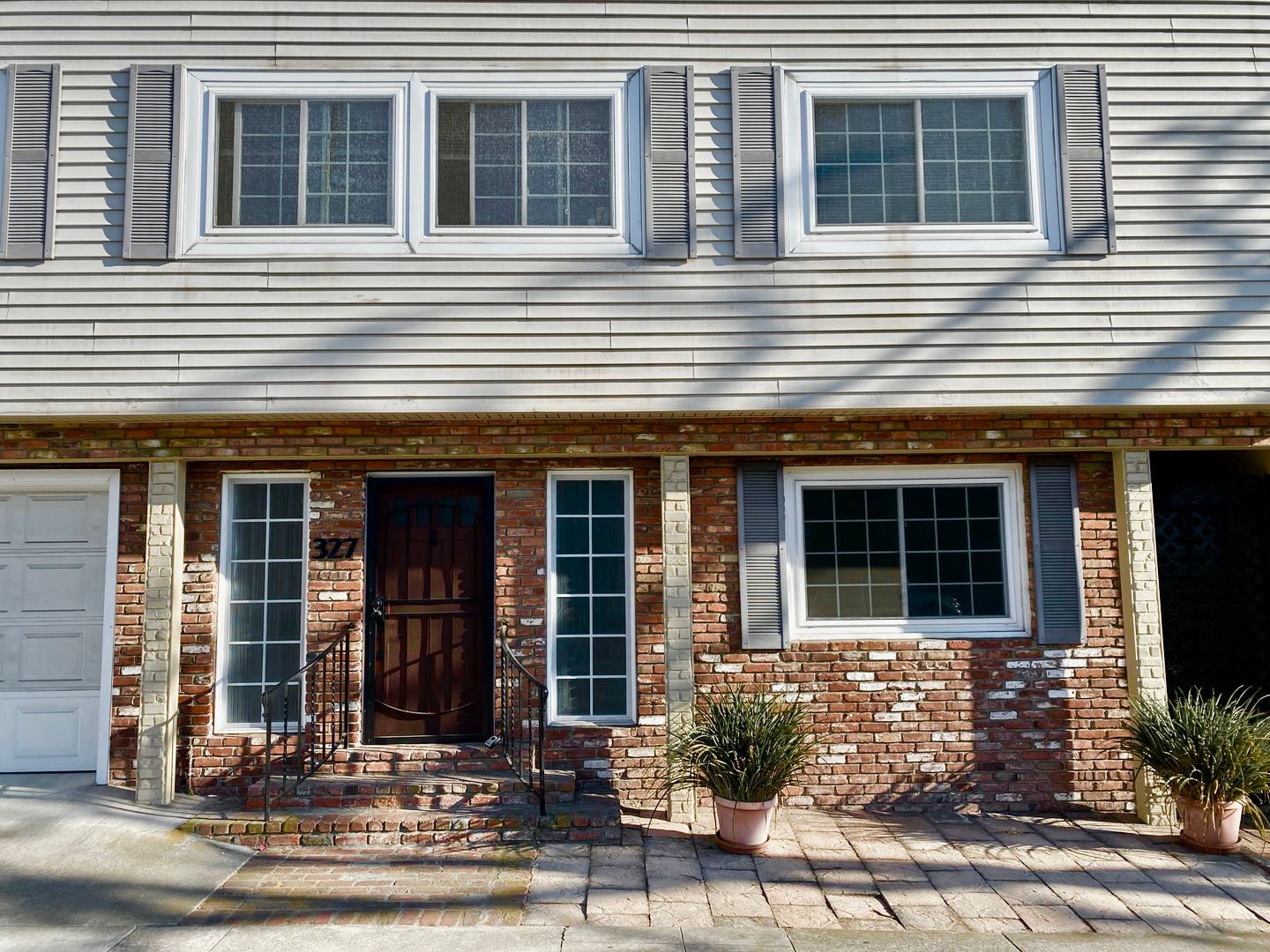 San Diego House: 327 Laurel Street