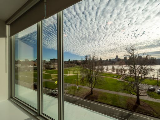 Capitol Lake Views from this Beautiful 5th Floor Studio! – photo 1